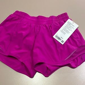 Lululemon Hotty Hot LR Short 4” lined